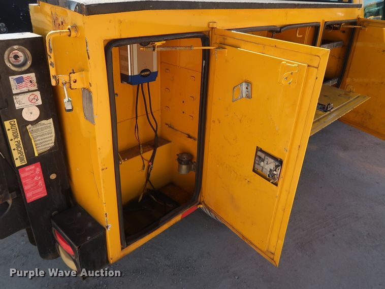 image for item GS9756 2009 Ford F250 Super Duty XL utility bed pickup truck