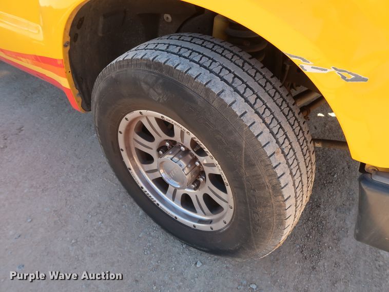 image for item GS9756 2009 Ford F250 Super Duty XL utility bed pickup truck