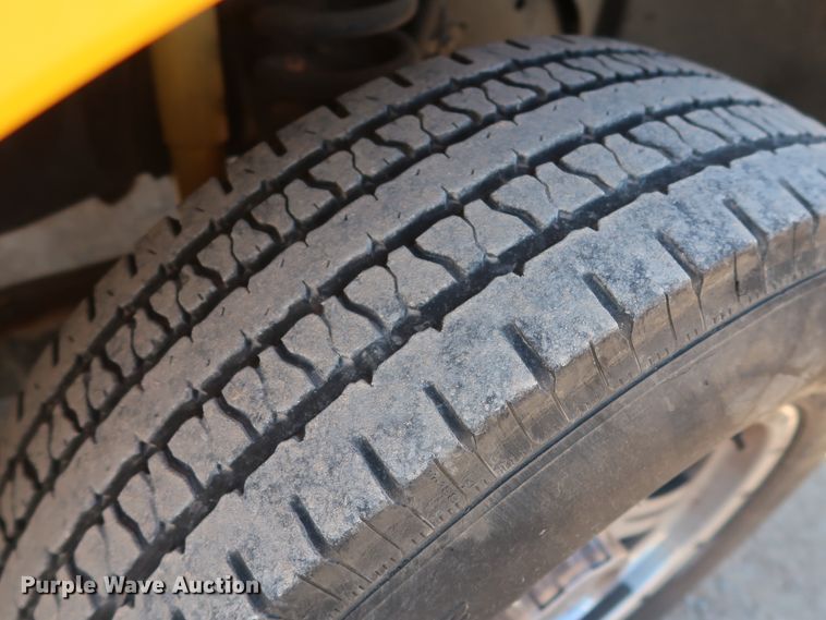 image for item GS9756 2009 Ford F250 Super Duty XL utility bed pickup truck