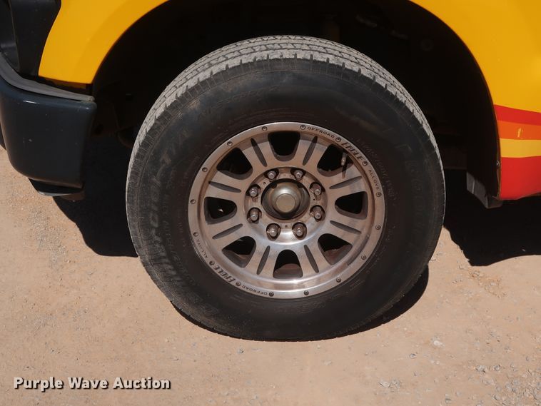 image for item GS9756 2009 Ford F250 Super Duty XL utility bed pickup truck