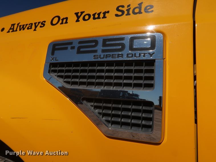 image for item GS9756 2009 Ford F250 Super Duty XL utility bed pickup truck