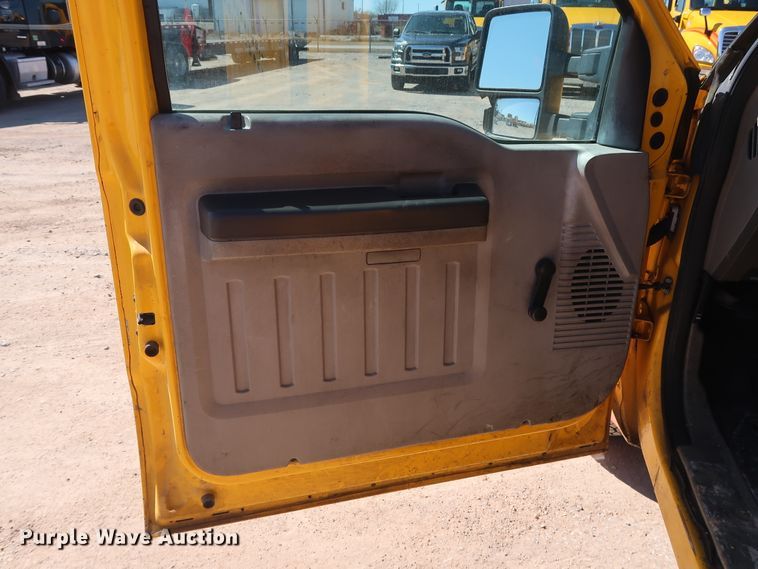 image for item GS9757 2009 Ford F250 Super Duty XL utility bed pickup truck