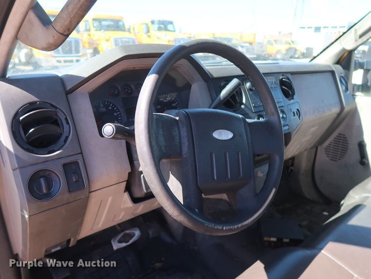 image for item GS9757 2009 Ford F250 Super Duty XL utility bed pickup truck