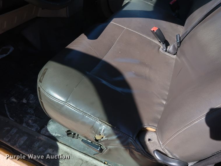 image for item GS9757 2009 Ford F250 Super Duty XL utility bed pickup truck