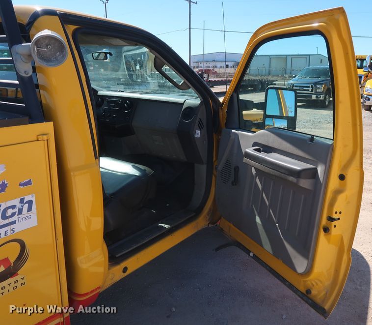 image for item GS9757 2009 Ford F250 Super Duty XL utility bed pickup truck