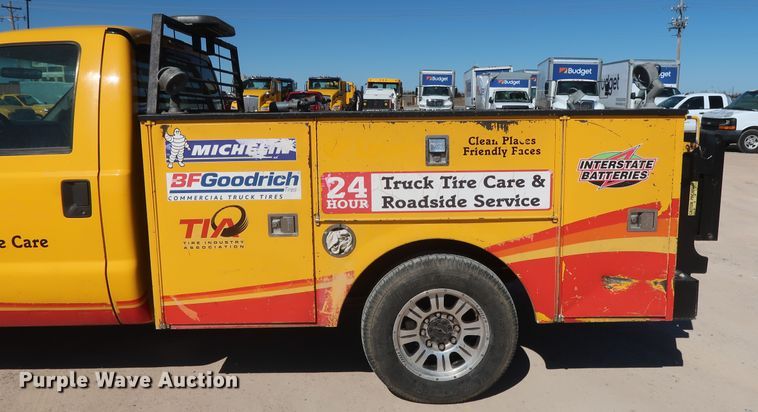 image for item GS9757 2009 Ford F250 Super Duty XL utility bed pickup truck