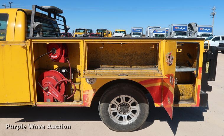 image for item GS9757 2009 Ford F250 Super Duty XL utility bed pickup truck