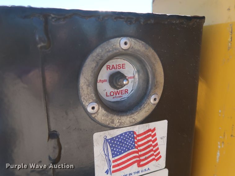 image for item GS9757 2009 Ford F250 Super Duty XL utility bed pickup truck