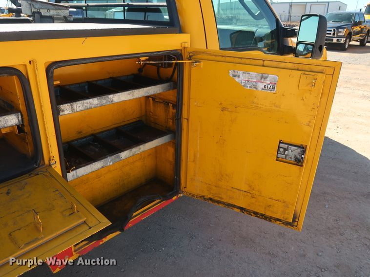 image for item GS9757 2009 Ford F250 Super Duty XL utility bed pickup truck