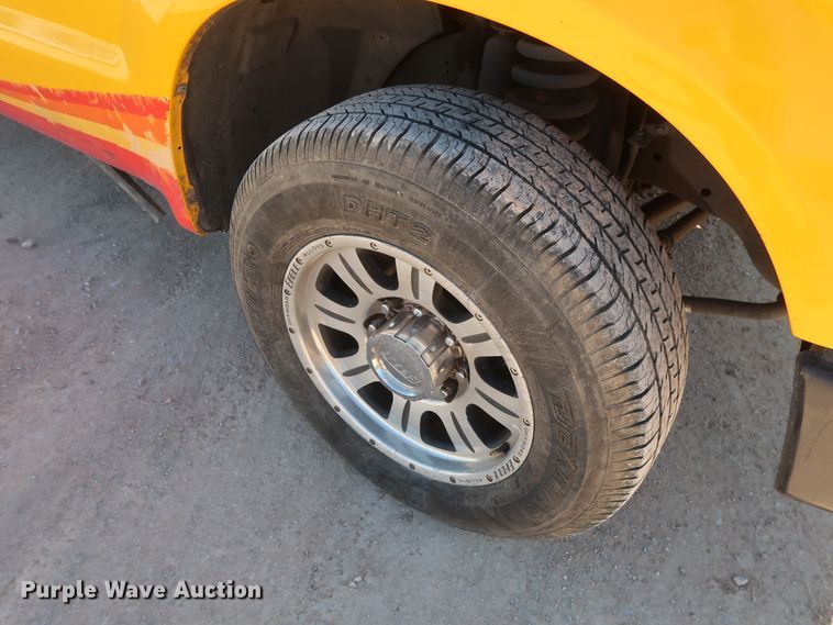 image for item GS9757 2009 Ford F250 Super Duty XL utility bed pickup truck