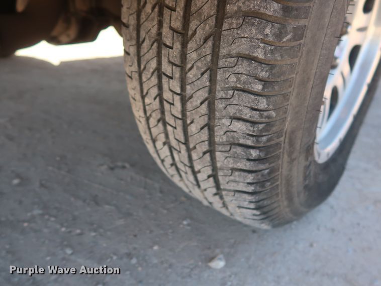 image for item GS9757 2009 Ford F250 Super Duty XL utility bed pickup truck