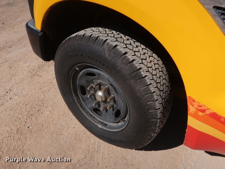 image for item GS9757 2009 Ford F250 Super Duty XL utility bed pickup truck