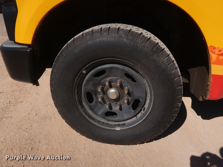 image for item GS9757 2009 Ford F250 Super Duty XL utility bed pickup truck