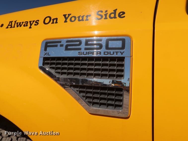 image for item GS9757 2009 Ford F250 Super Duty XL utility bed pickup truck