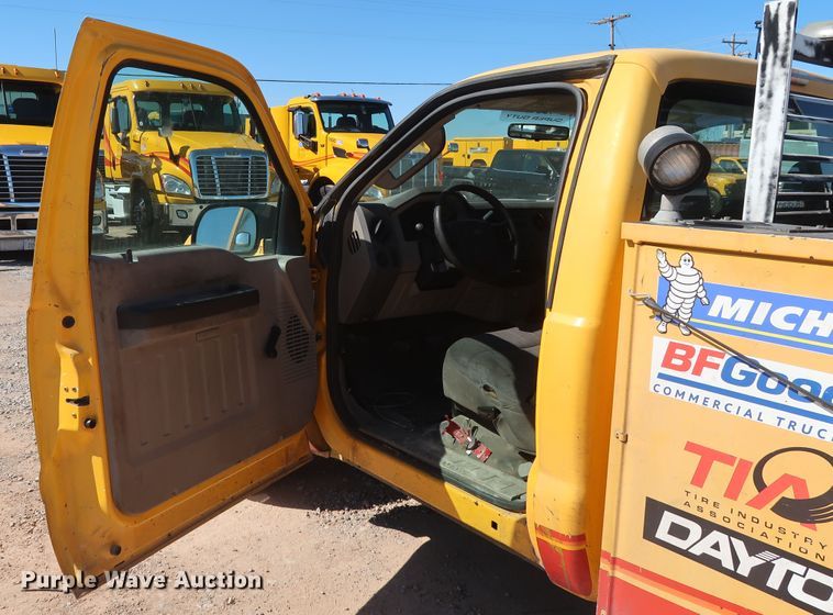 image for item GS9758 2008 Ford F250 Super Duty XL utility bed pickup truck