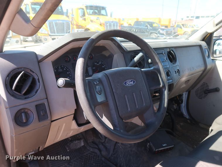 image for item GS9758 2008 Ford F250 Super Duty XL utility bed pickup truck