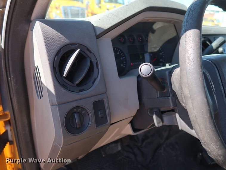 image for item GS9758 2008 Ford F250 Super Duty XL utility bed pickup truck