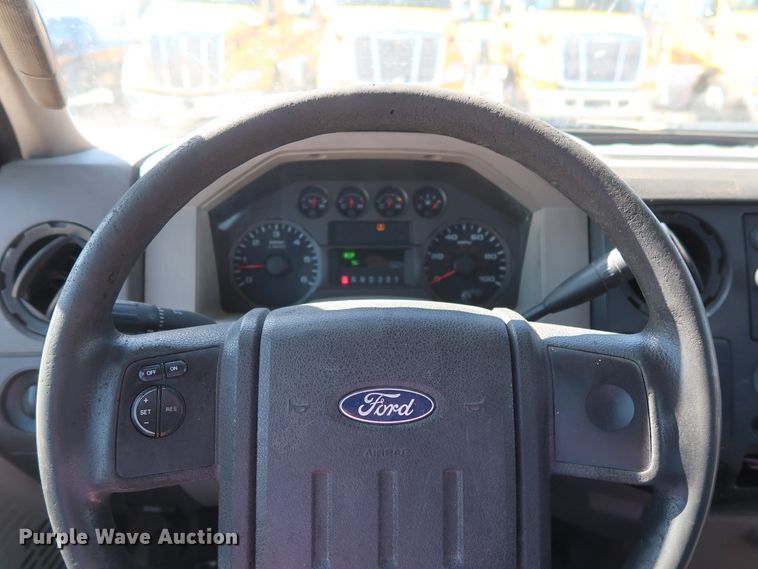 image for item GS9758 2008 Ford F250 Super Duty XL utility bed pickup truck