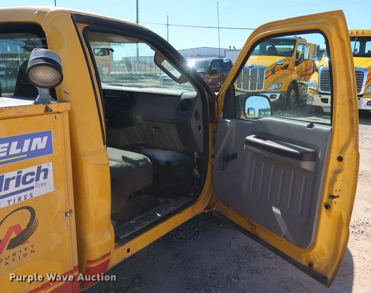 image for item GS9758 2008 Ford F250 Super Duty XL utility bed pickup truck