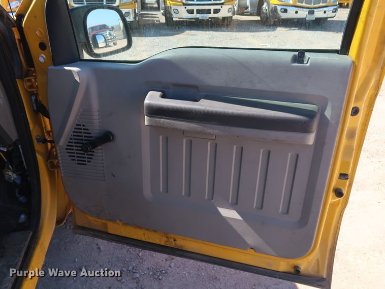 image for item GS9758 2008 Ford F250 Super Duty XL utility bed pickup truck