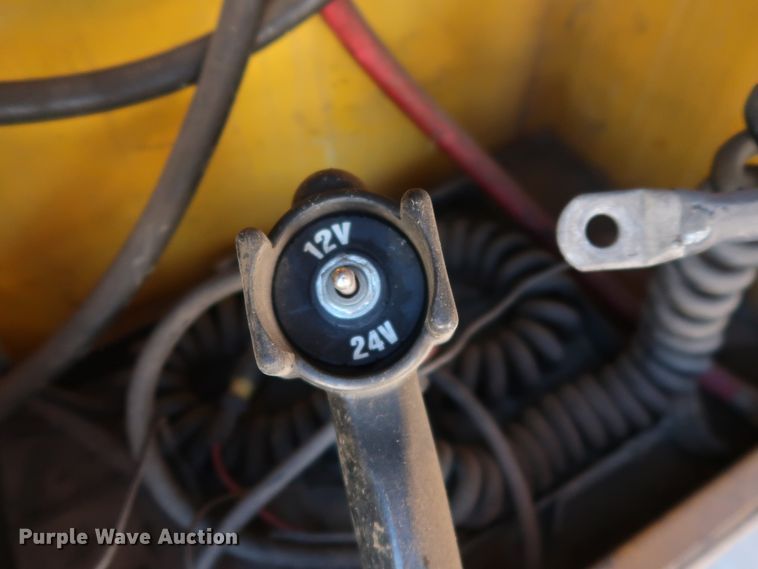 image for item GS9758 2008 Ford F250 Super Duty XL utility bed pickup truck