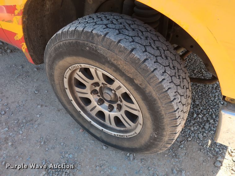 image for item GS9758 2008 Ford F250 Super Duty XL utility bed pickup truck