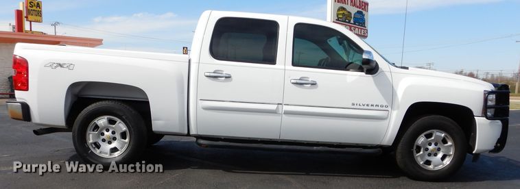 image for item GT9720 2011 Chevrolet Silverado 1500 Crew Cab pickup truck
