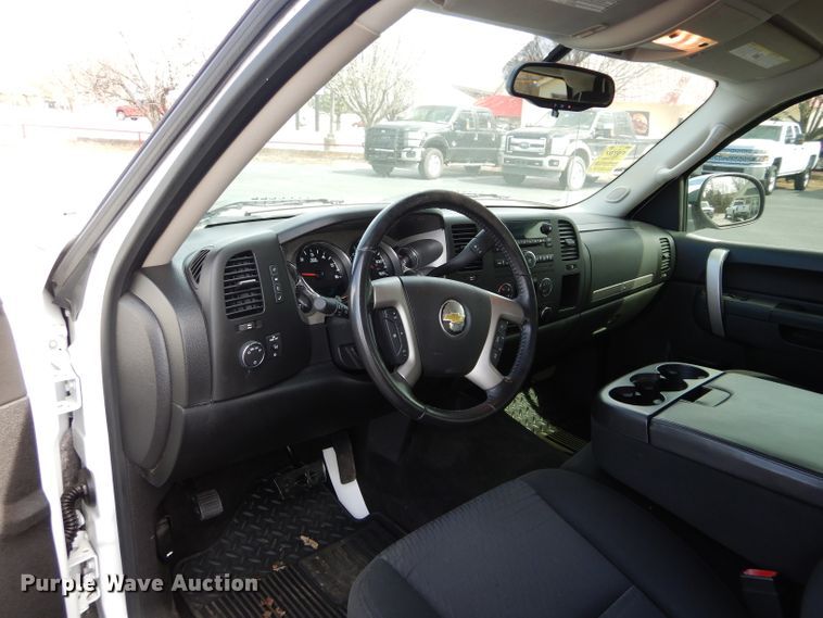 image for item GT9720 2011 Chevrolet Silverado 1500 Crew Cab pickup truck