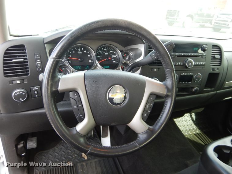 image for item GT9720 2011 Chevrolet Silverado 1500 Crew Cab pickup truck