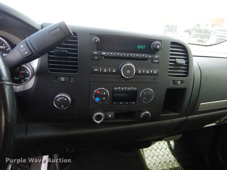 image for item GT9720 2011 Chevrolet Silverado 1500 Crew Cab pickup truck