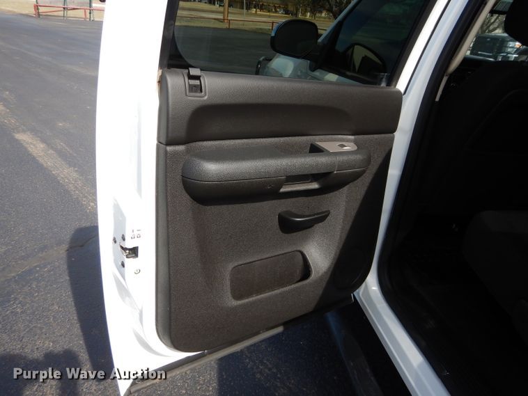 image for item GT9720 2011 Chevrolet Silverado 1500 Crew Cab pickup truck