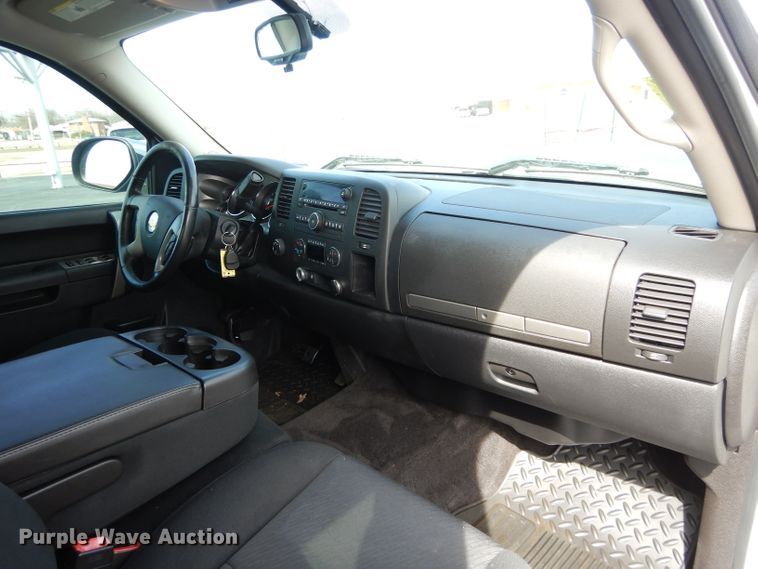 image for item GT9720 2011 Chevrolet Silverado 1500 Crew Cab pickup truck