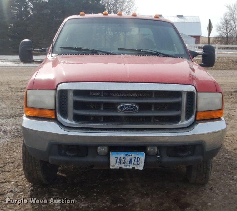 image for item GW9492 2001 Ford F350 Super Duty Crew Cab pickup truck