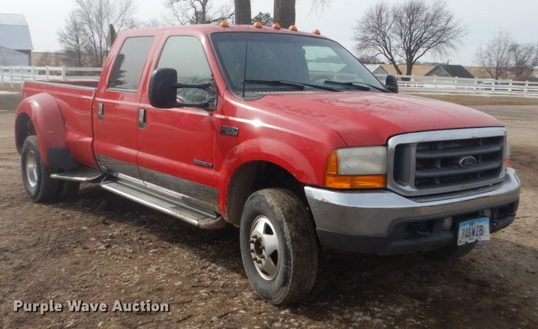 image for item GW9492 2001 Ford F350 Super Duty Crew Cab pickup truck