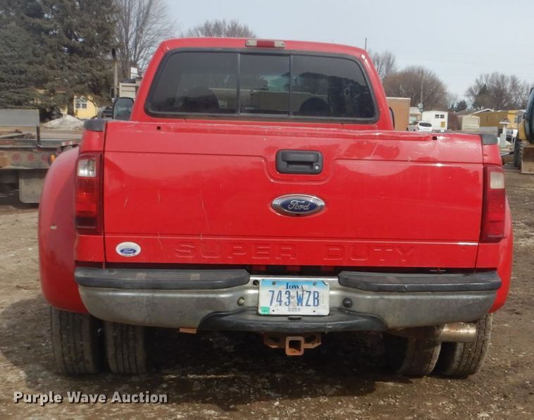 image for item GW9492 2001 Ford F350 Super Duty Crew Cab pickup truck