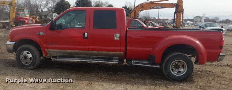 image for item GW9492 2001 Ford F350 Super Duty Crew Cab pickup truck