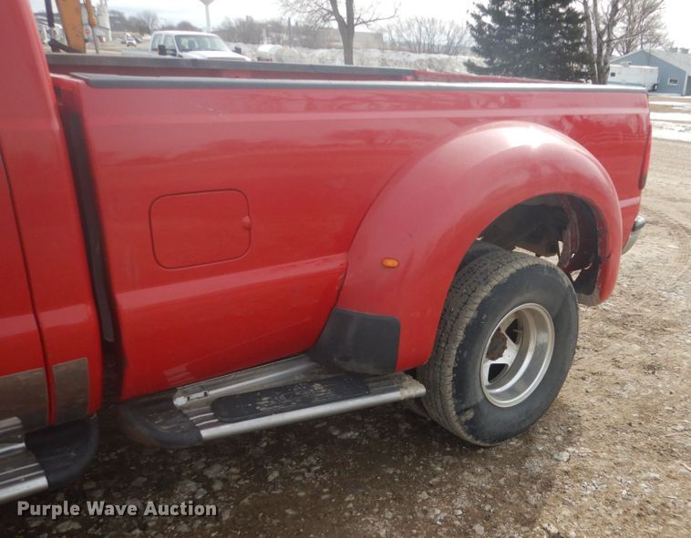 image for item GW9492 2001 Ford F350 Super Duty Crew Cab pickup truck