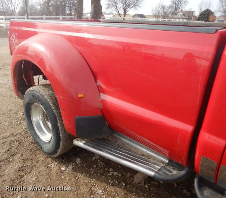 image for item GW9492 2001 Ford F350 Super Duty Crew Cab pickup truck