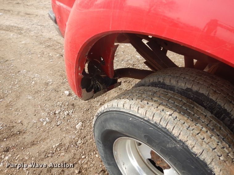 image for item GW9492 2001 Ford F350 Super Duty Crew Cab pickup truck