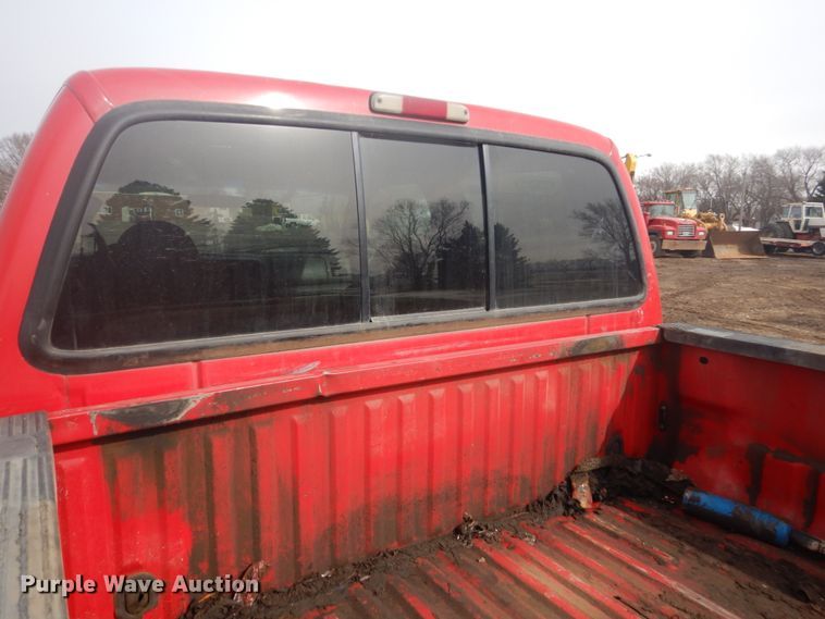 image for item GW9492 2001 Ford F350 Super Duty Crew Cab pickup truck