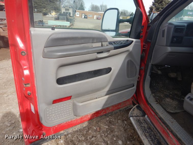 image for item GW9492 2001 Ford F350 Super Duty Crew Cab pickup truck