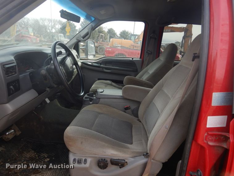 image for item GW9492 2001 Ford F350 Super Duty Crew Cab pickup truck