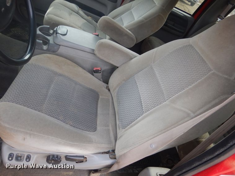 image for item GW9492 2001 Ford F350 Super Duty Crew Cab pickup truck