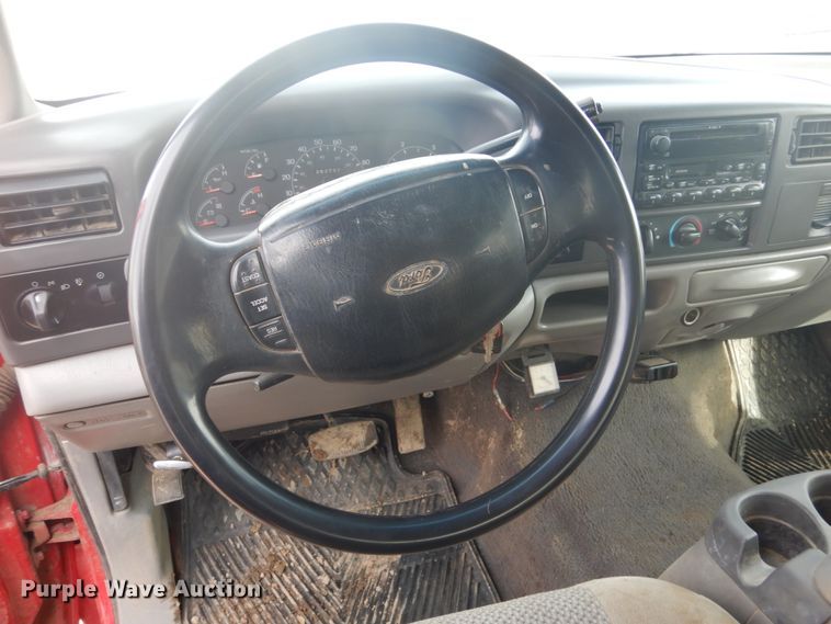 image for item GW9492 2001 Ford F350 Super Duty Crew Cab pickup truck