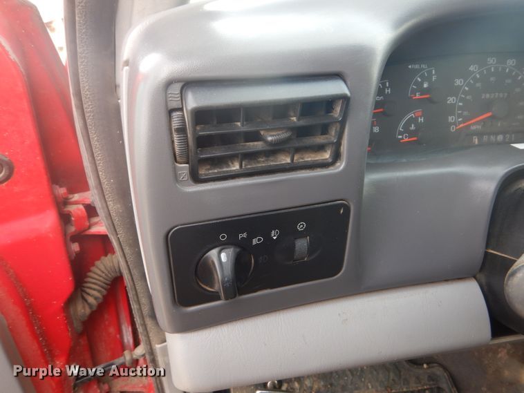 image for item GW9492 2001 Ford F350 Super Duty Crew Cab pickup truck