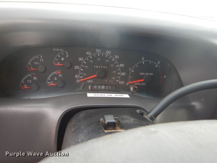 image for item GW9492 2001 Ford F350 Super Duty Crew Cab pickup truck