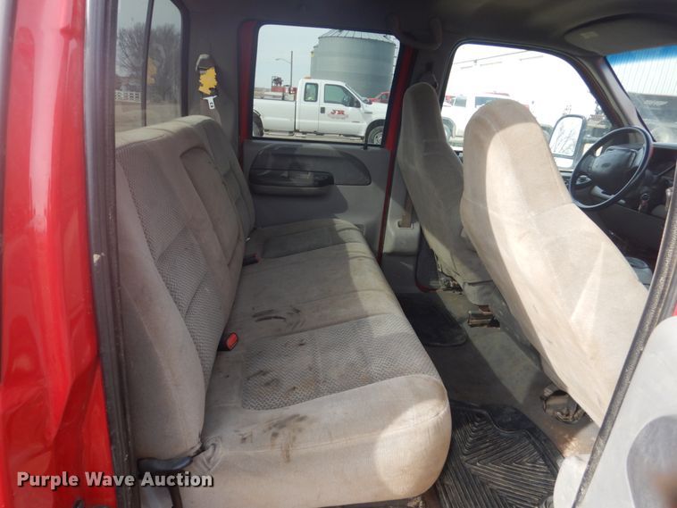 image for item GW9492 2001 Ford F350 Super Duty Crew Cab pickup truck