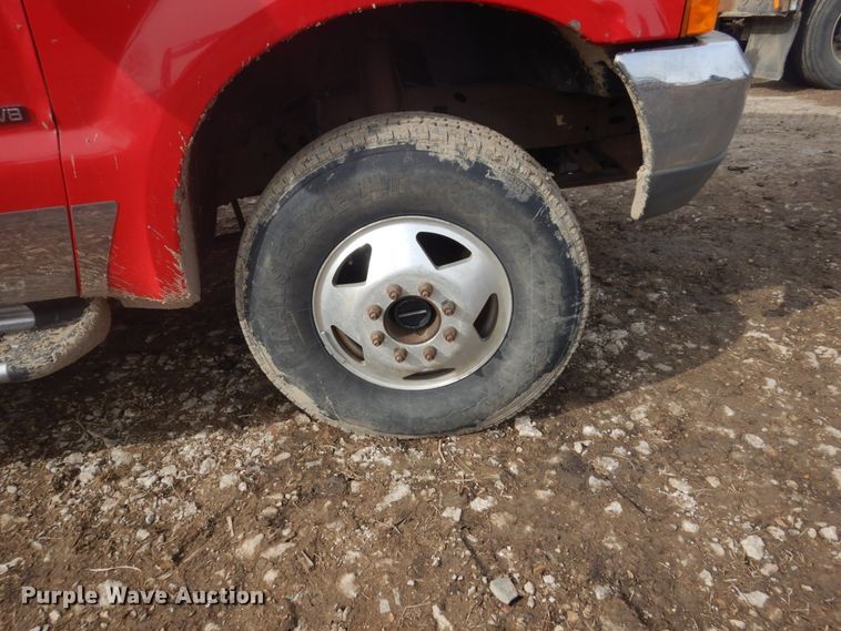 image for item GW9492 2001 Ford F350 Super Duty Crew Cab pickup truck