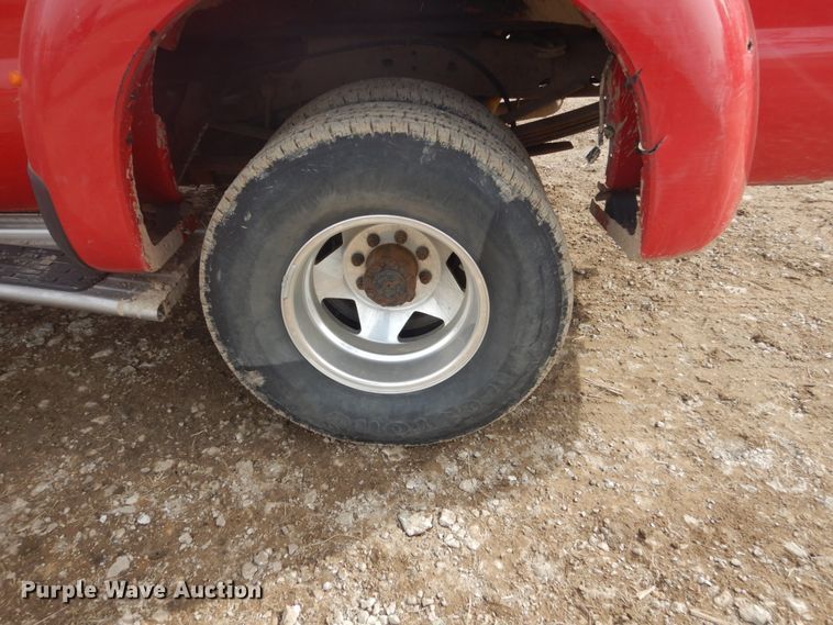 image for item GW9492 2001 Ford F350 Super Duty Crew Cab pickup truck