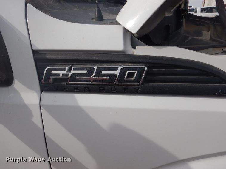 image for item GW9493 2011 Ford F250 Super Duty Crew Cab pickup truck